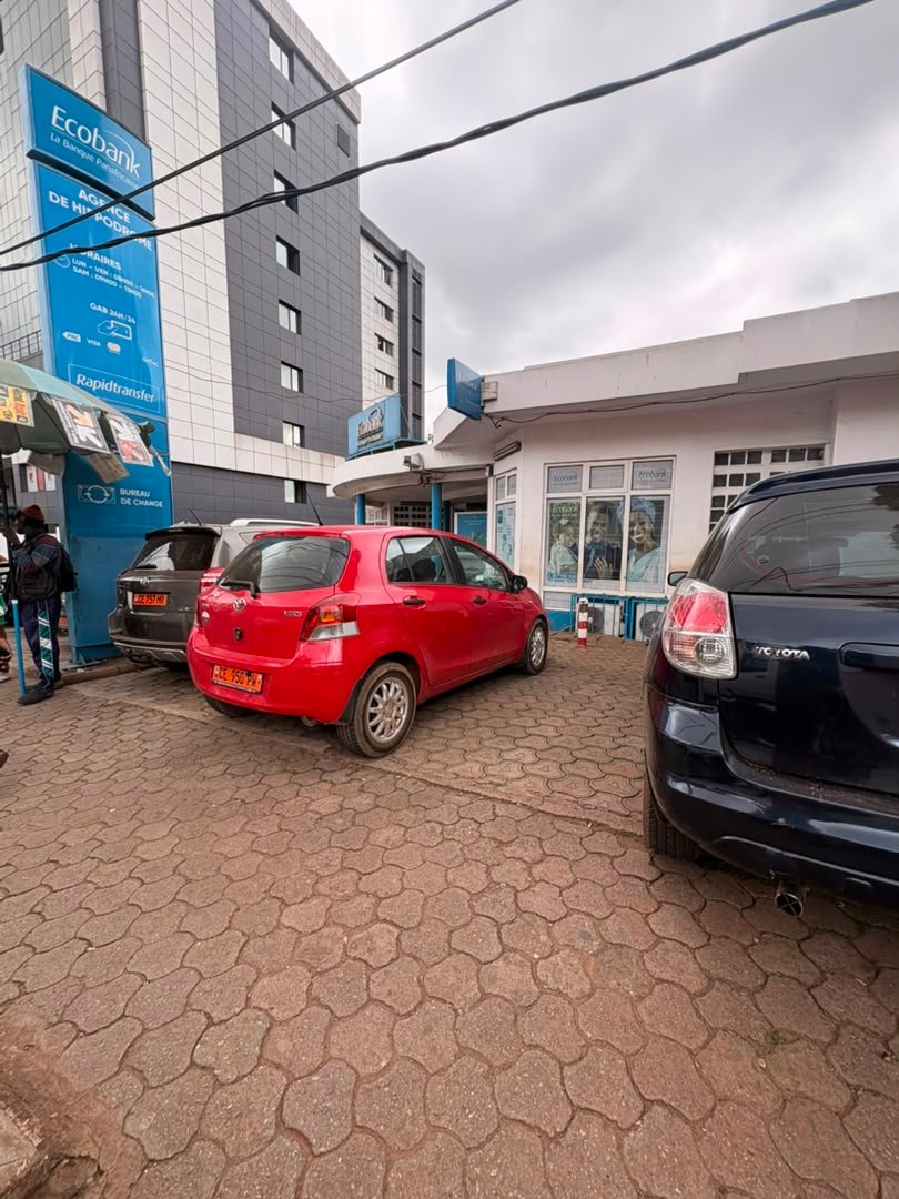Ecobank Cameroun – vue de l’agence documentée