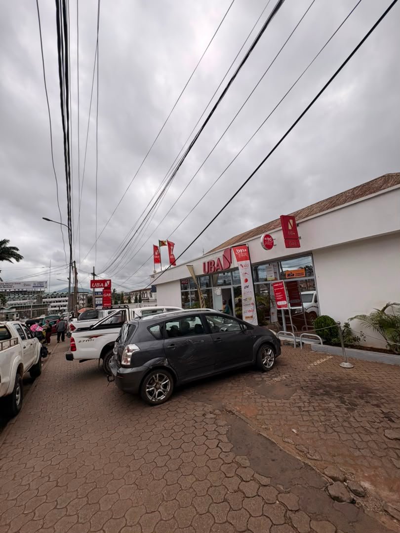 UBA Cameroun – vue de l’agence documentée