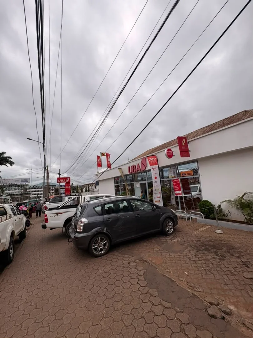 UBA Cameroun – vue de l’agence documentée